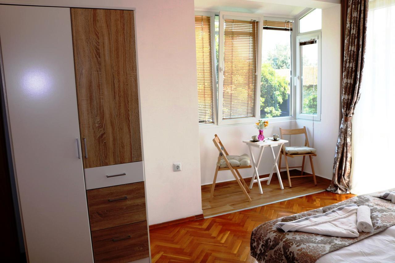 Sea Port Celebrity Apartment - Lets4Holiday Varna Exteriér fotografie