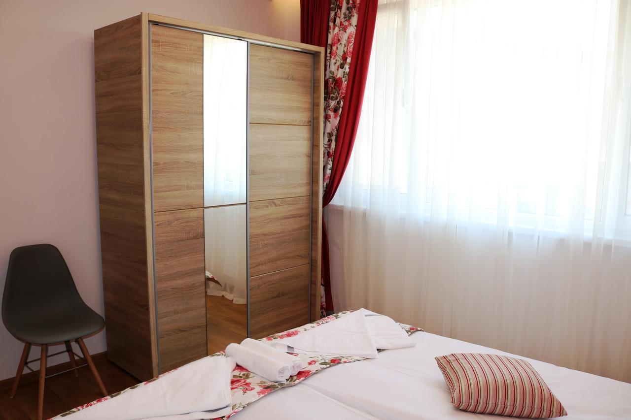 Sea Port Celebrity Apartment - Lets4Holiday Varna Exteriér fotografie