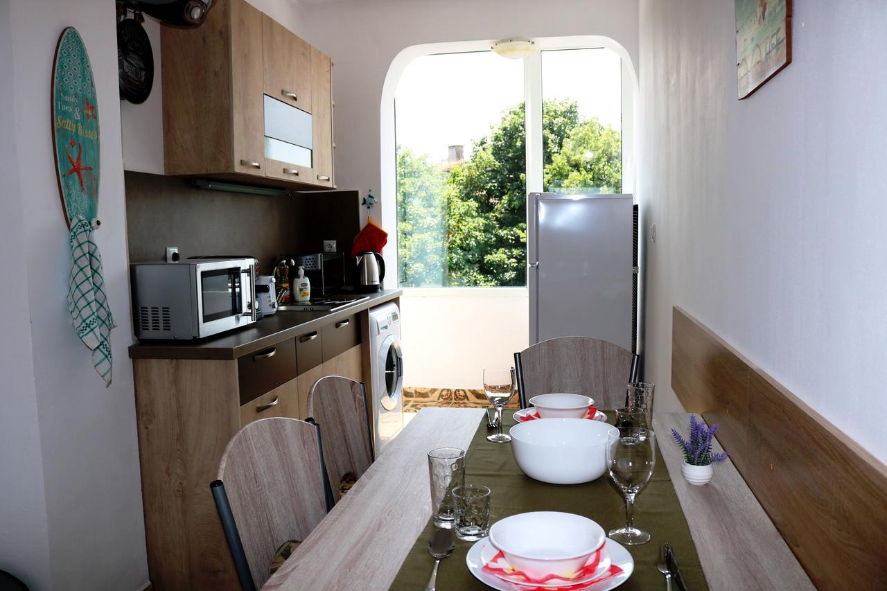 Sea Port Celebrity Apartment - Lets4Holiday Varna Exteriér fotografie