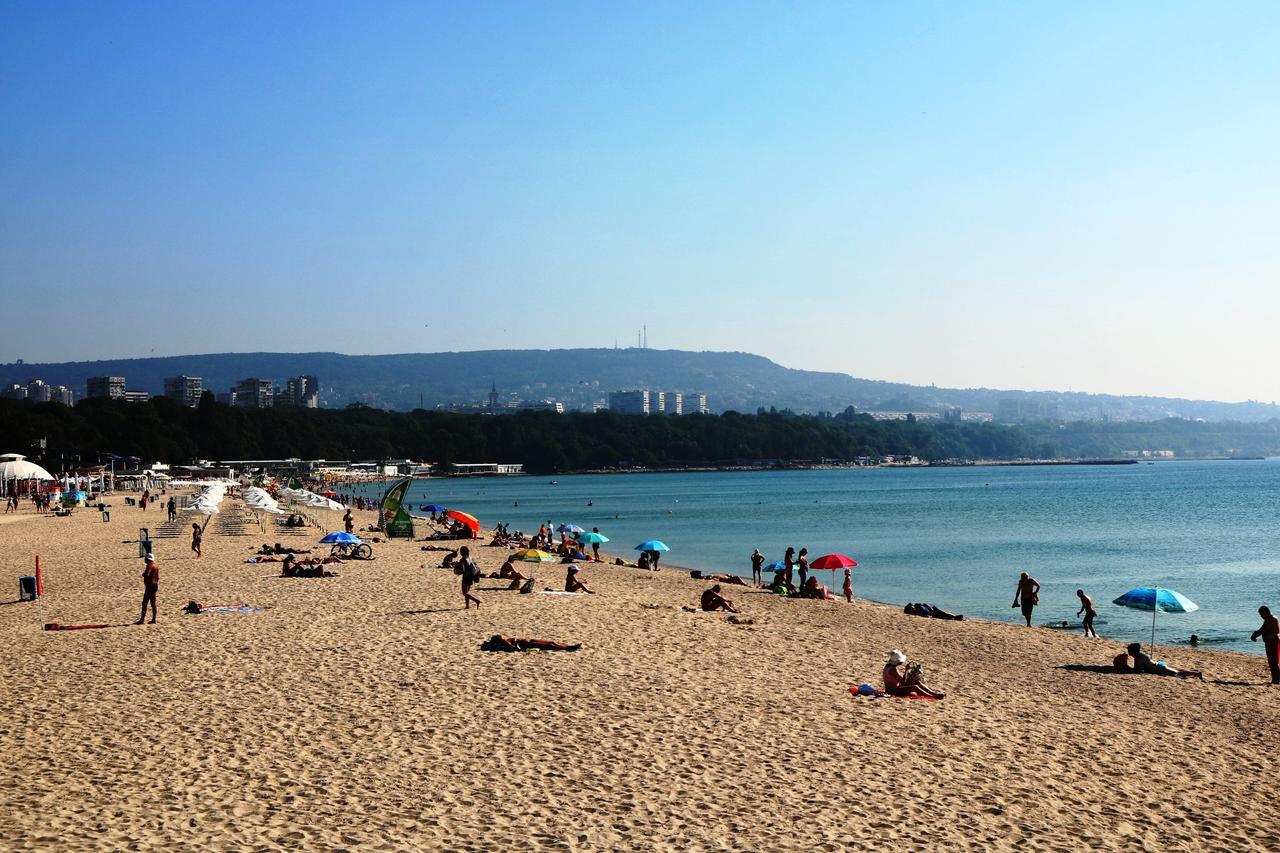 Sea Port Celebrity Apartment - Lets4Holiday Varna Exteriér fotografie