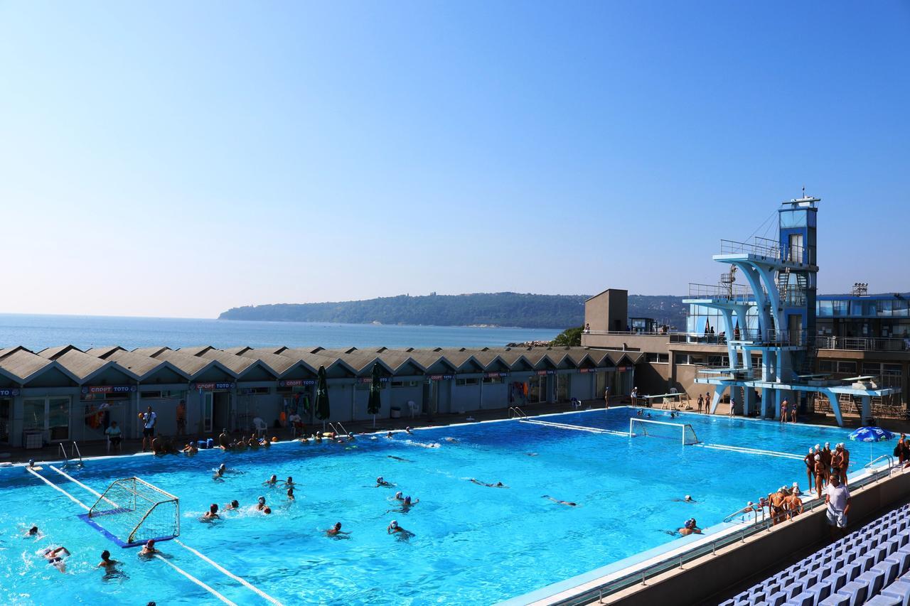Sea Port Celebrity Apartment - Lets4Holiday Varna Exteriér fotografie